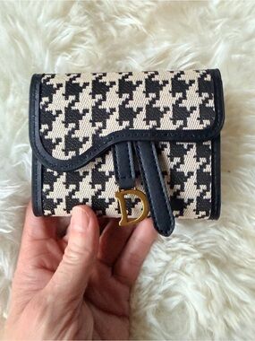 Fashion Dior Trifold Wallet w 4 Card Slots, License & Bill Slot & Double Pockets